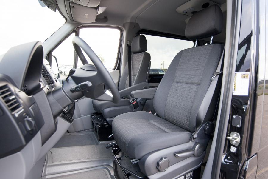  Mercedes-Benz Sprinter 2500 Passenger Van 2015 года  (US) (фото 4 из 13)